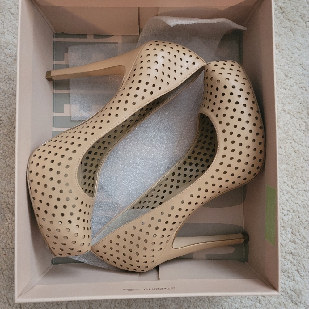 Bcbg  nude heels